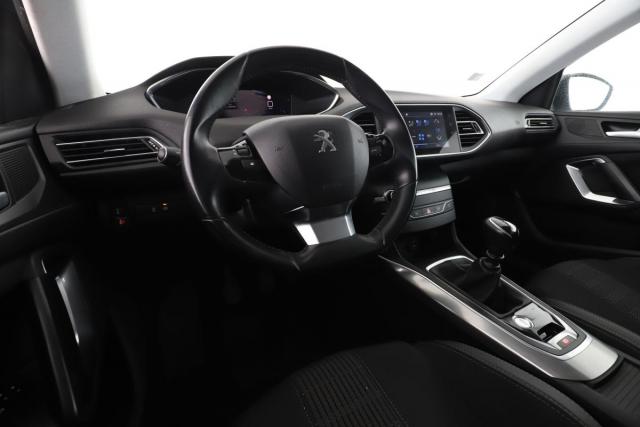 Peugeot 308 image 2