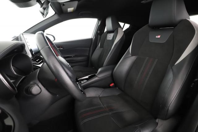 Toyota C-Hr image 2