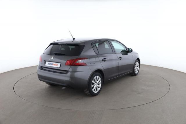 Peugeot 308 image 8