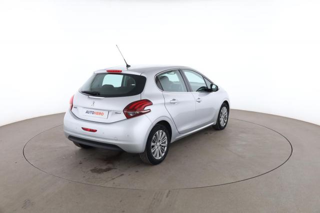 Peugeot 208 image 3