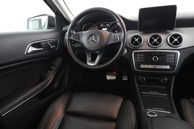 Mercedes Benz Gla image 9