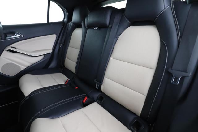 Mercedes Benz Gla image 7