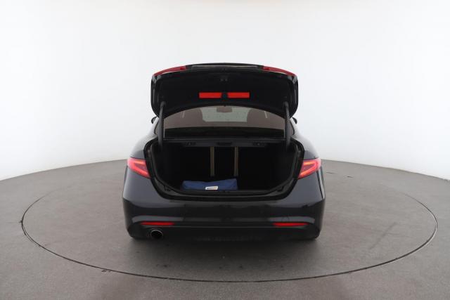 Alfa Romeo Giulia image 4