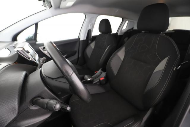 Peugeot 2008 image 3