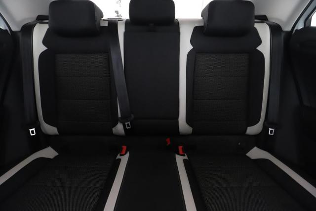 Volkswagen T-Roc image 6