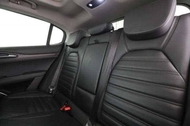 Alfa Romeo Stelvio image 6