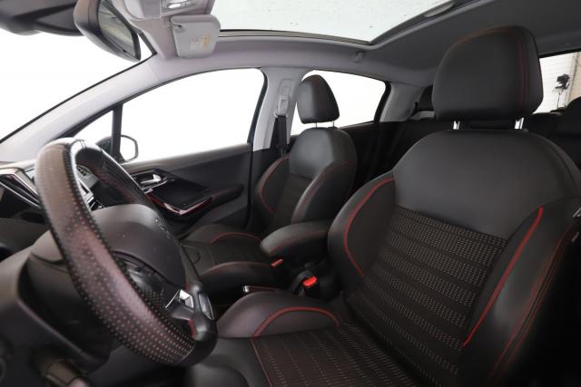 Peugeot 208 image 9