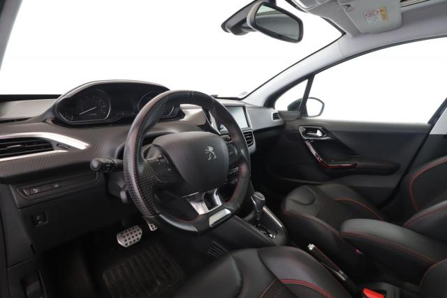 Peugeot 208 image 8