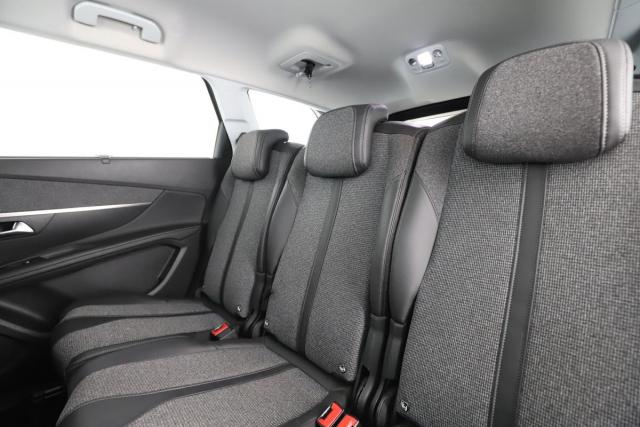 Peugeot 5008 image 2