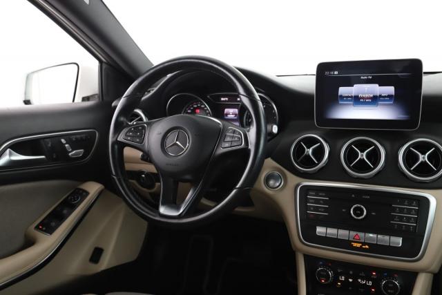 Mercedes Benz Gla image 5