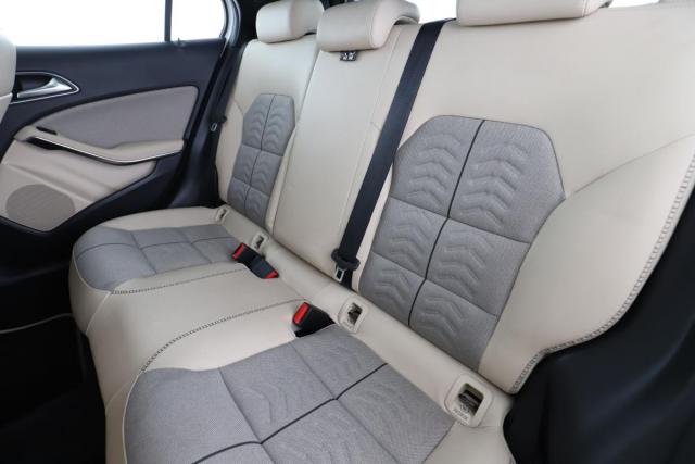 Mercedes Benz Gla image 8