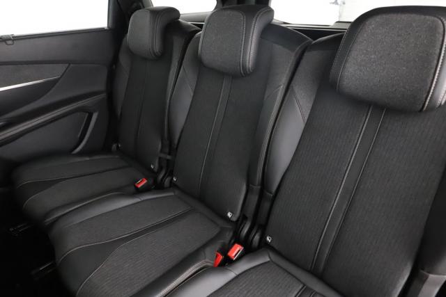 Peugeot 5008 image 2