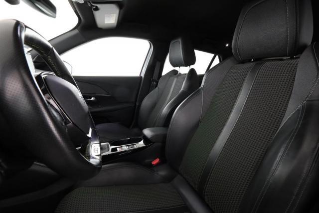 Peugeot 2008 image 2