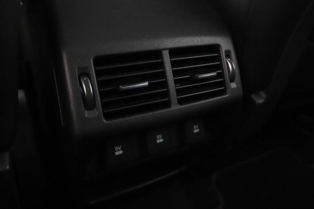 Jaguar E-Pace image 9