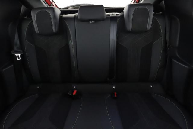 Peugeot 208 image 8