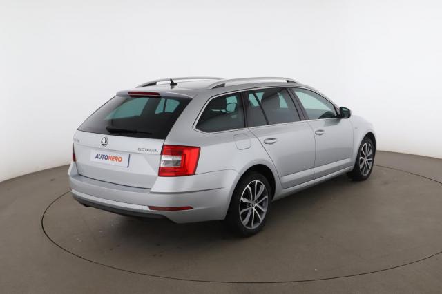 Skoda Octavia image 2