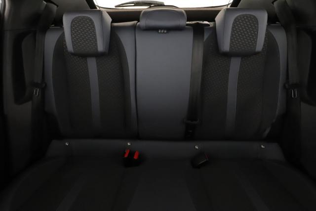 Peugeot 2008 image 2