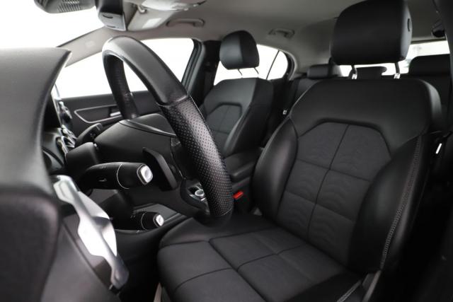 Mercedes Benz Gla image 8