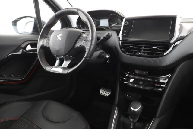 Peugeot 208 image 8