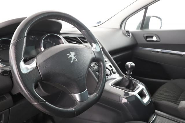 Peugeot 5008 image 2