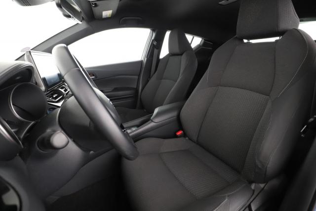 Toyota C-Hr image 2