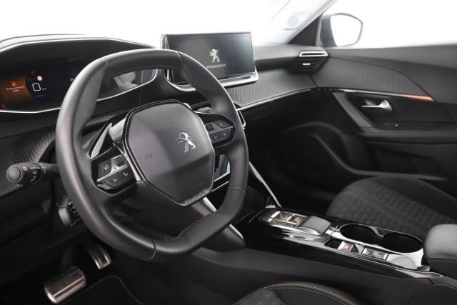 Peugeot 2008 image 8
