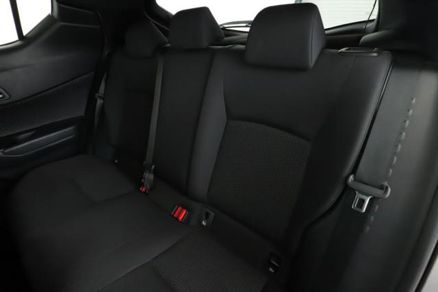 Toyota C-Hr image 9