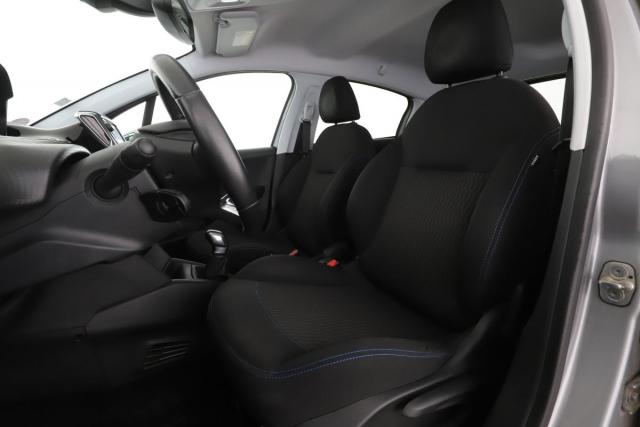 Peugeot 208 image 8