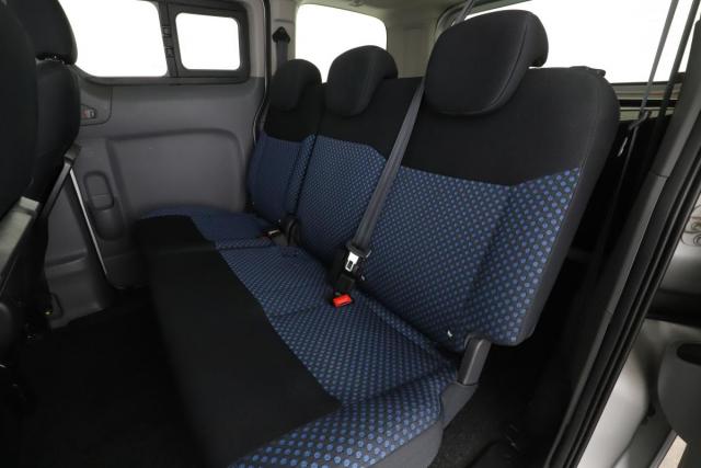 Nissan Evalia image 5