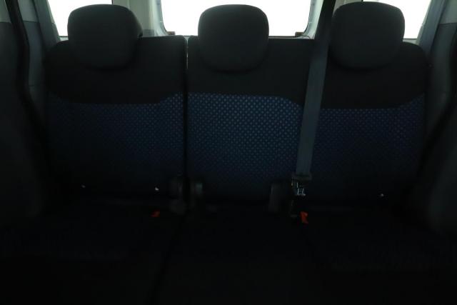 Nissan Evalia image 7