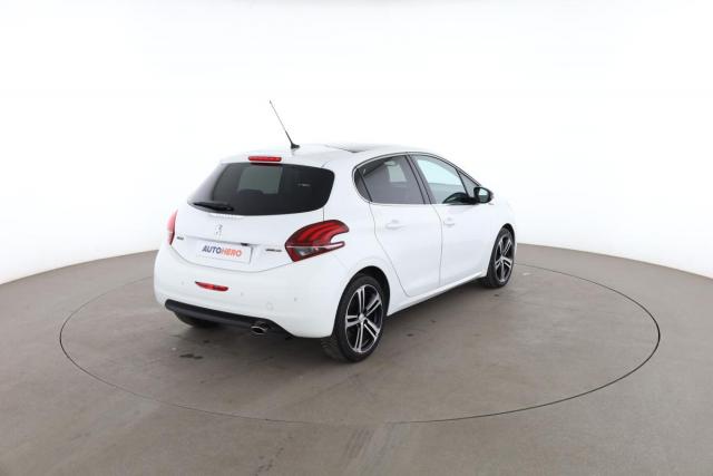 Peugeot 208 image 2