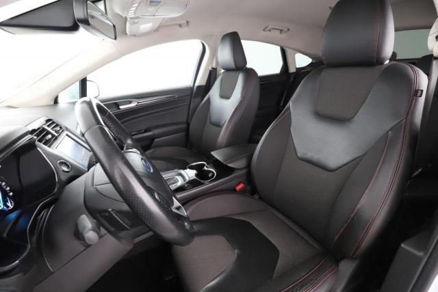 Ford Mondeo image 6
