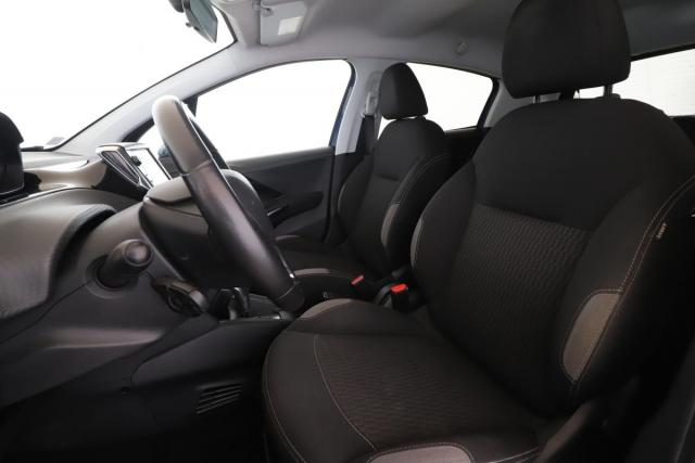 Peugeot 208 image 5
