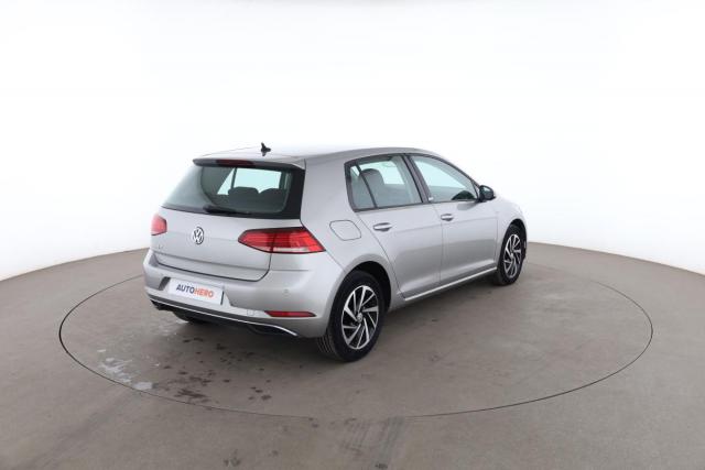 Volkswagen Golf image 8