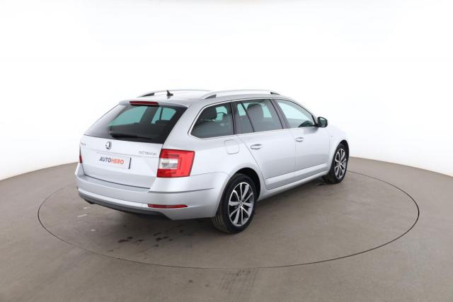 Skoda Octavia image 2