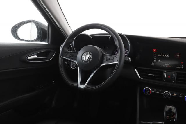 Alfa Romeo Giulia image 7