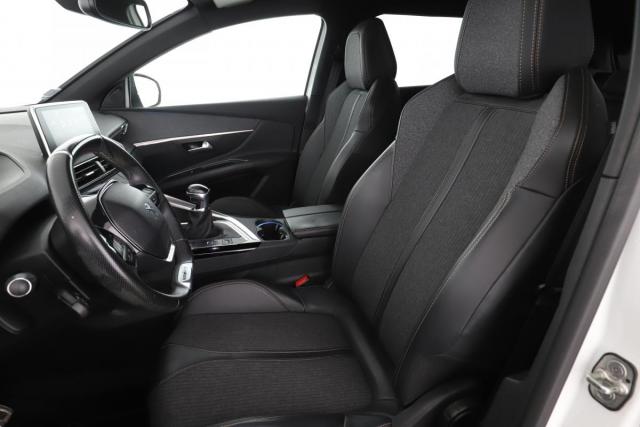 Peugeot 3008 image 2