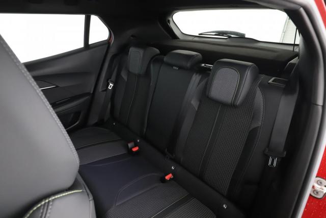Peugeot 2008 image 6