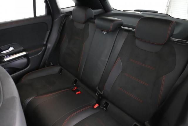 Mercedes Benz Gla image 9
