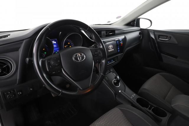 Toyota Auris image 2