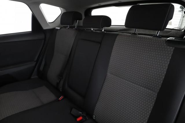 Toyota Auris image 9