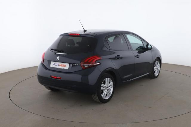 Peugeot 208 image 9