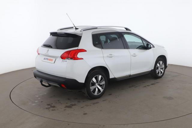 Peugeot 2008 image 8