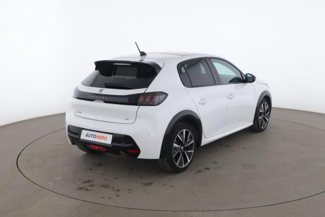 Peugeot 208 image 9