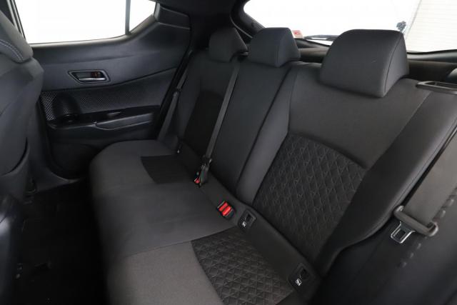 Toyota C-Hr image 6