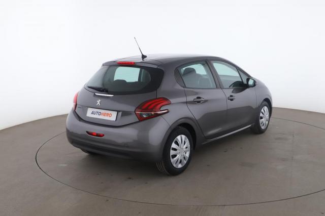 Peugeot 208 image 9