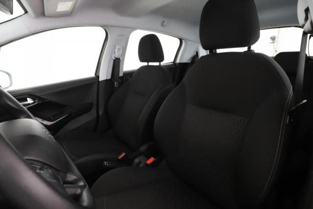 Peugeot 208 image 1