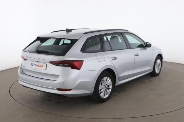 Skoda Octavia image 2