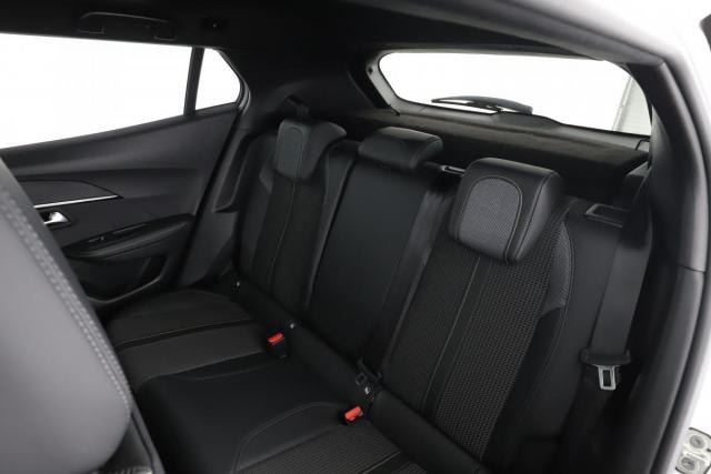 Peugeot 2008 image 6