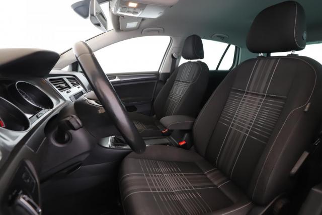 Volkswagen Golf image 8